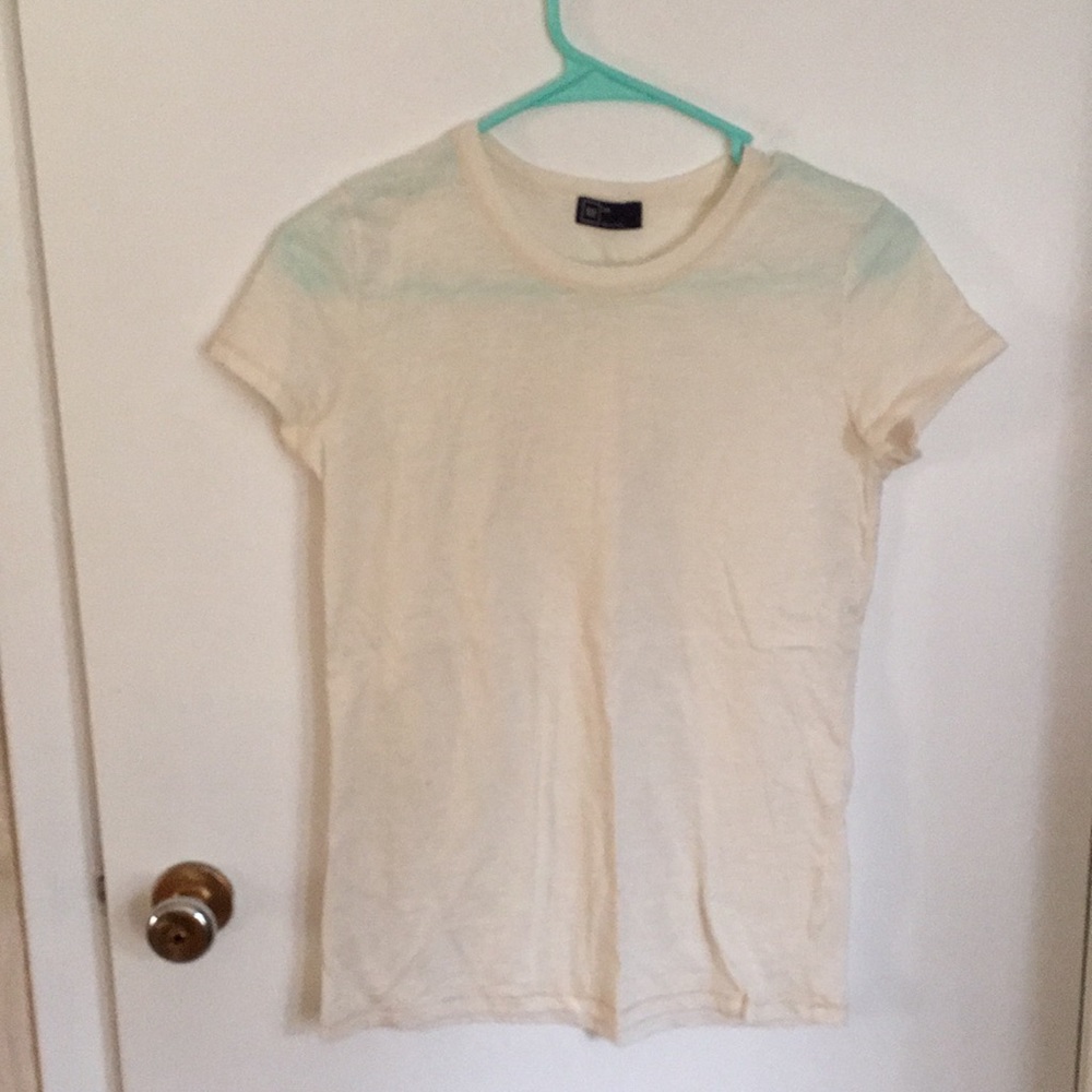 White t-shirt with gold threading detail